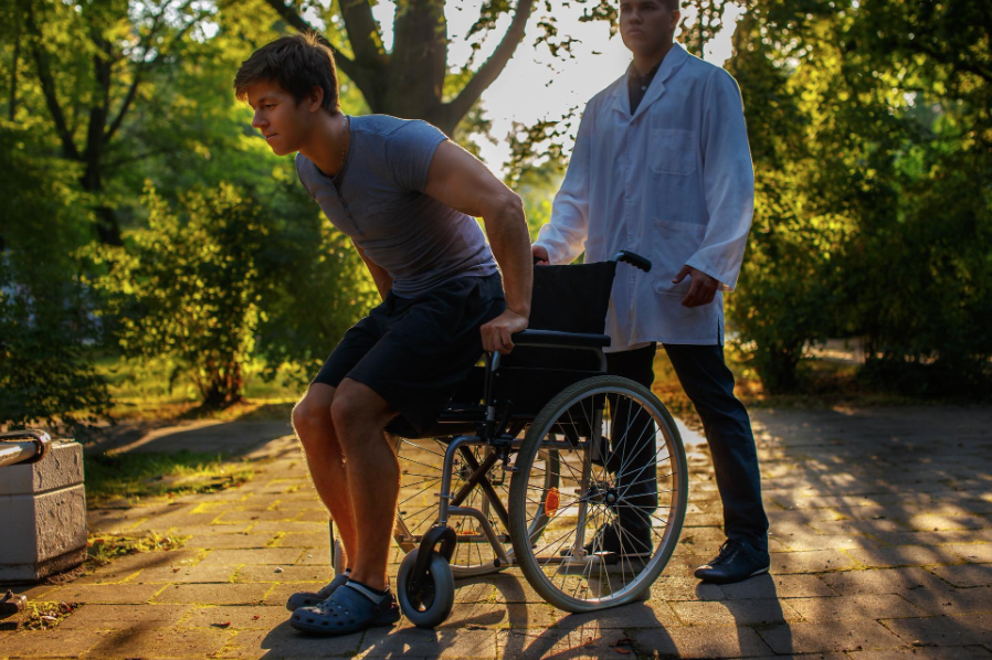 DE LA DEPENDENCIA A LA AUTONOMÍA